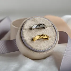 RIFA unordinary gold wedding rings Thumbnail