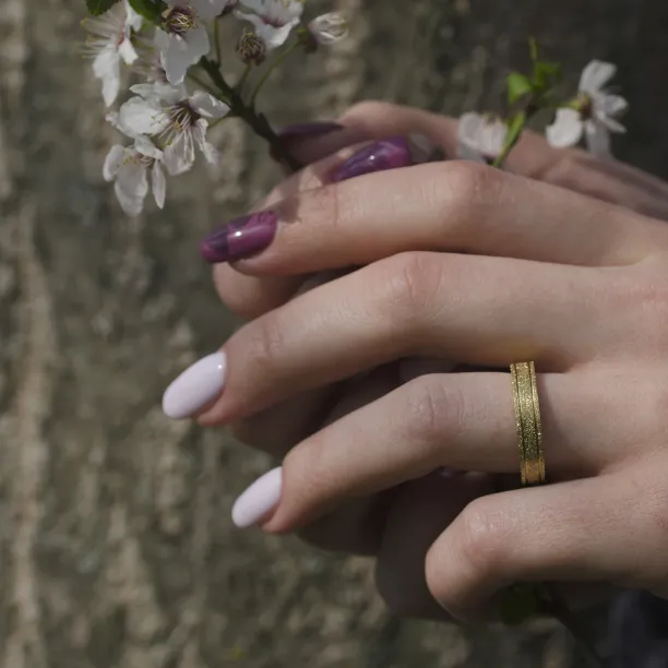 LOJA matte gold wedding rings Image