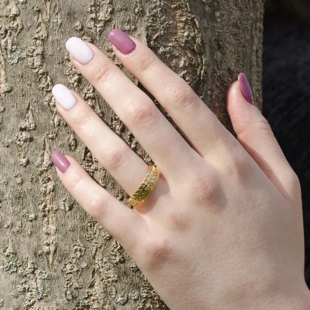 FAYE tyre shape gold wedding rings Image