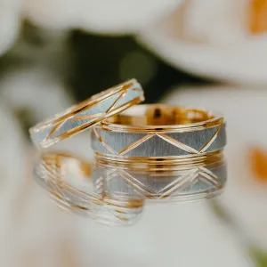 LUND combination gold marriage rings with geometrical lines on Thumbnail