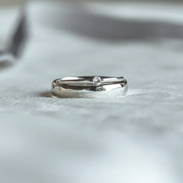 Classic gold diamond wedding rings TAUPE Image