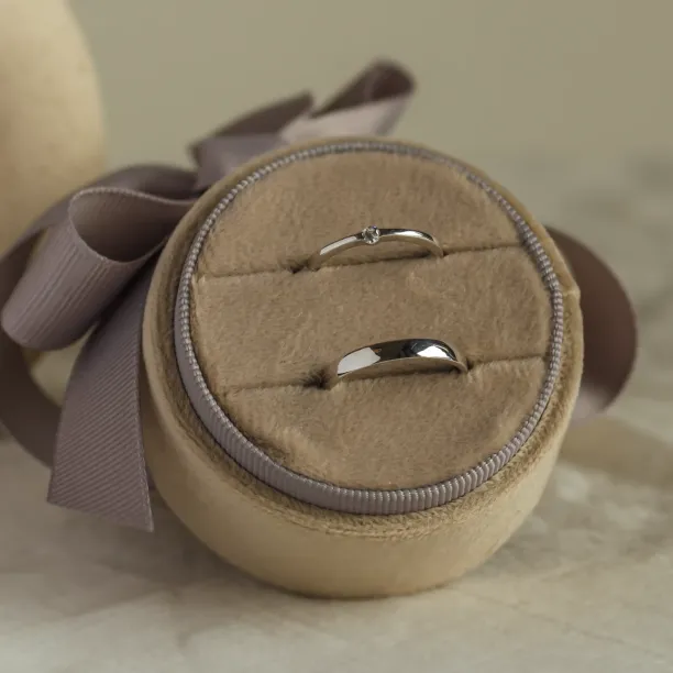 Classic gold diamond wedding rings TAUPE Image