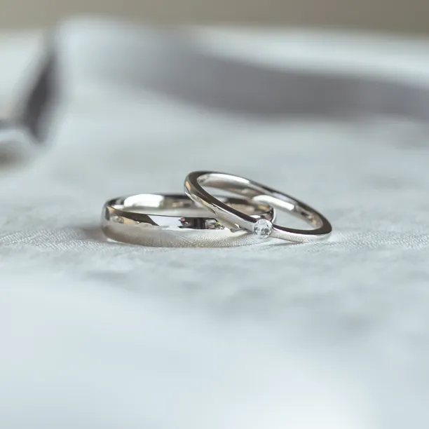 Classic gold diamond wedding rings TAUPE Image