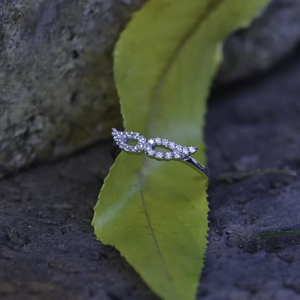 DOVEK wings shape gold diamond ring Image