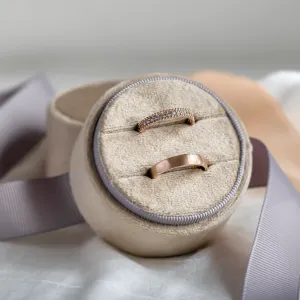 Luxurious diamond wedding rings KNEDE Thumbnail