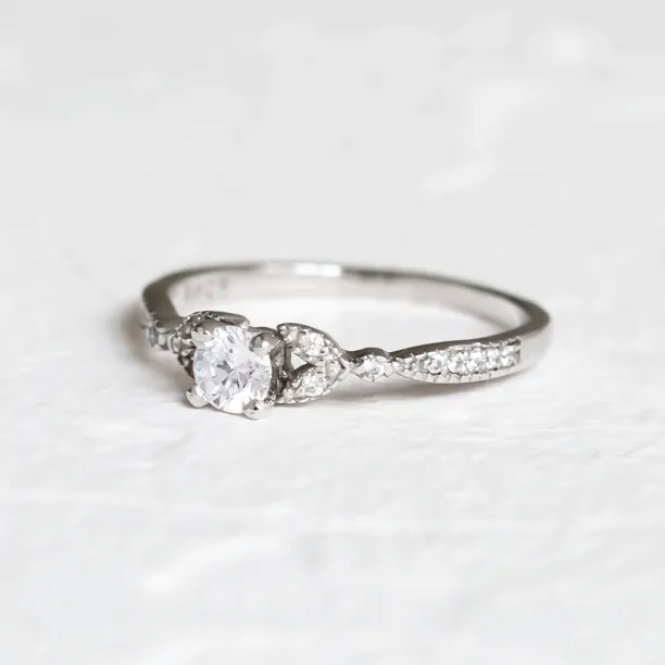 KREKE gold diamond engagement ring Image