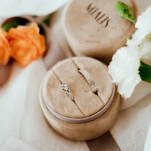 Hammered gold wedding rings LANI Thumbnail