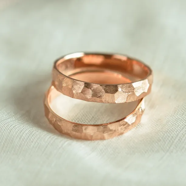 Textured gold wedding rings MUZI Image