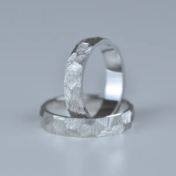 Textured gold wedding rings MUZI Image