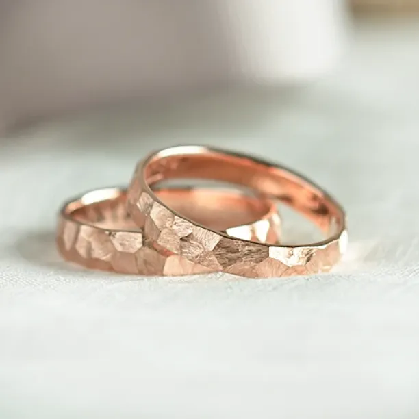 Textured gold wedding rings MUZI Image
