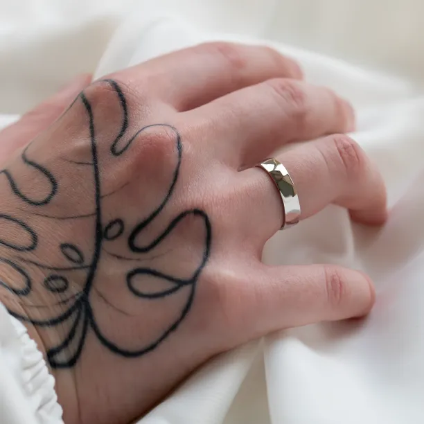 LOGAM gold wedding rings Image