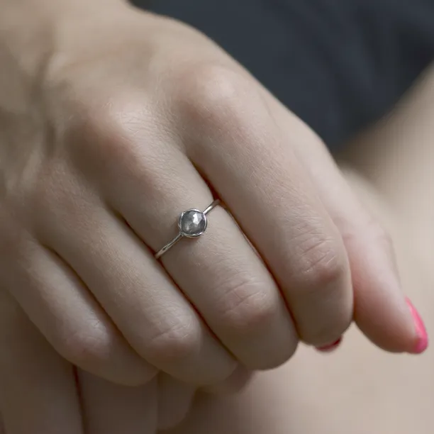 KLIO gold natural diamond 0.65Ct ring Image