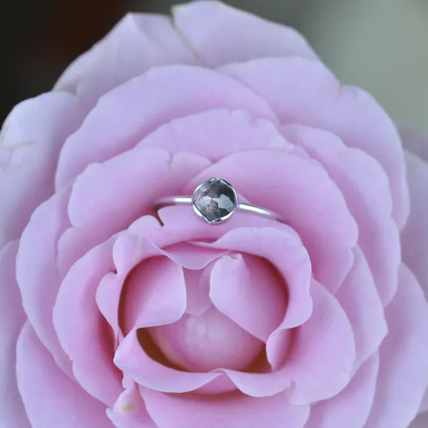 KLIO gold natural diamond 0.65Ct ring Image