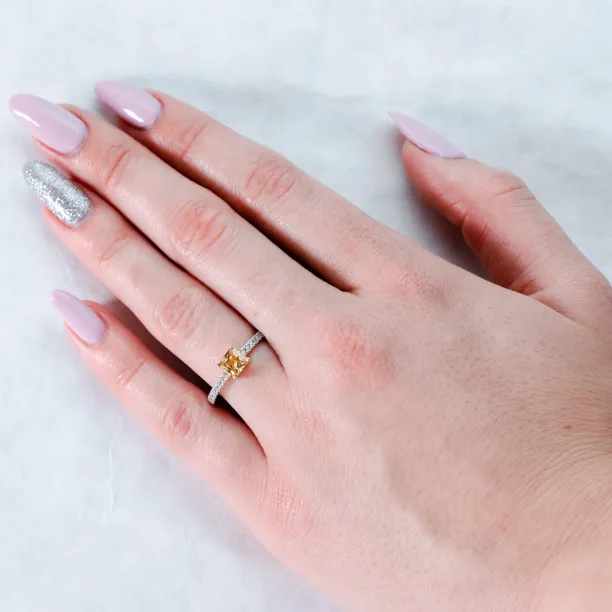 VIBKE gold and diamond 0.6ct dressing engagement ring Image