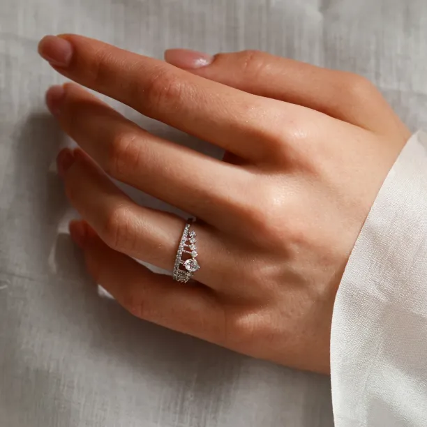 HEBO gold engagement ring in the shape of crown Image