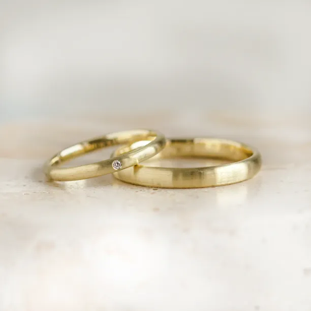 Matte comfort fit wedding rings made of yellow gold with diamond ODETTE Image