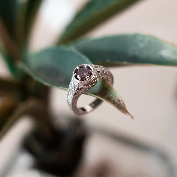 Vintage ring with amethyst 0.5 ct and diamonds OSLO Image