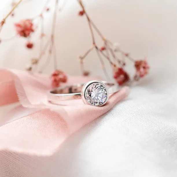 Silver ring with a zircon ORELIA Image