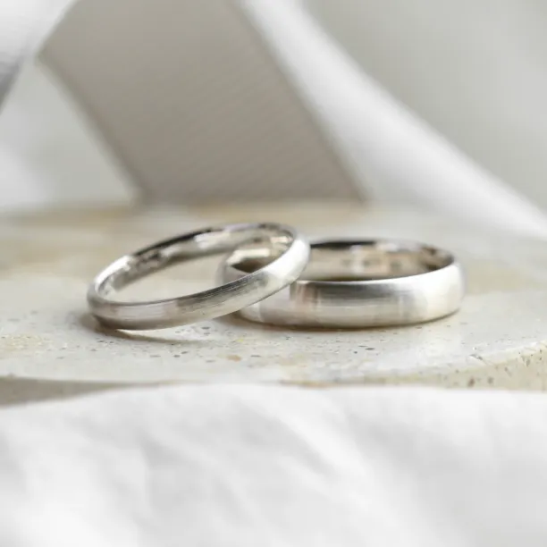 Solid matte wedding rings made of white gold ODELL Image