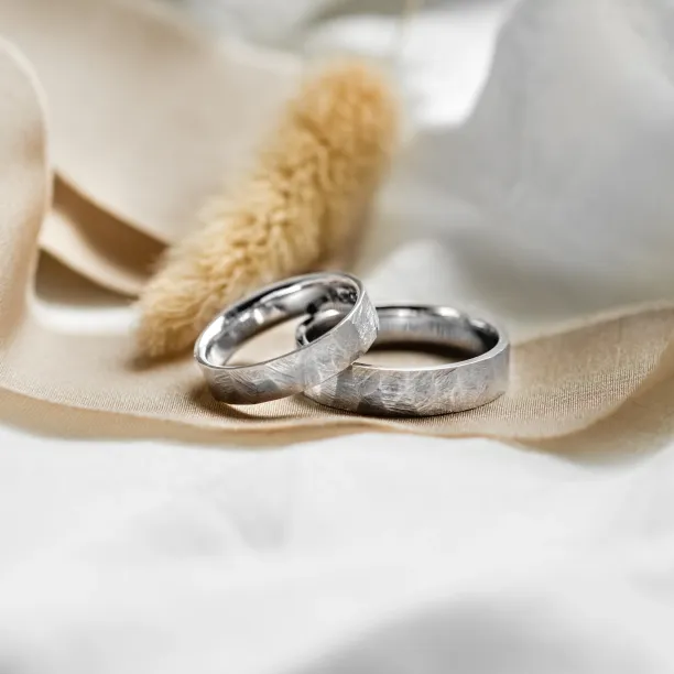 Gold hammered wedding rings BOMM Image