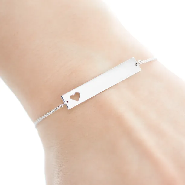 Minimalist silver bracelet with engraving and little heart Renma Image