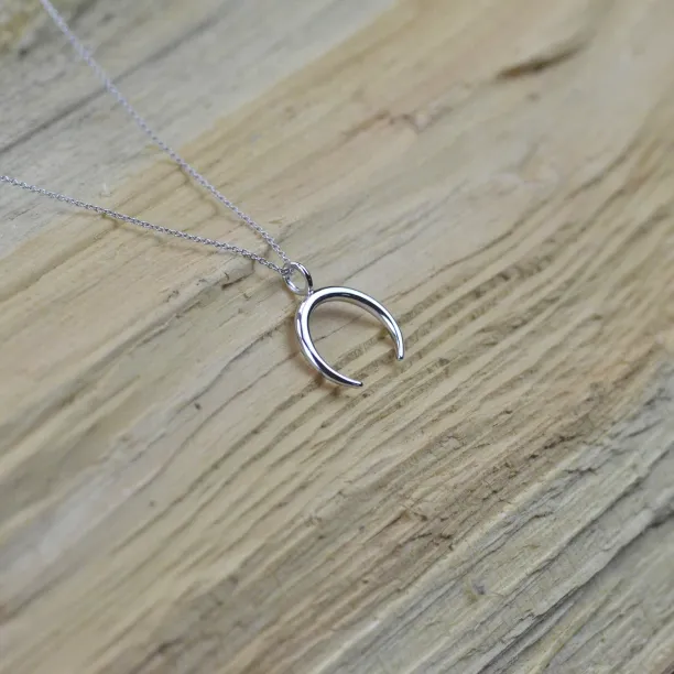 Mystic necklace in the shape of crescent - ANEBY Image