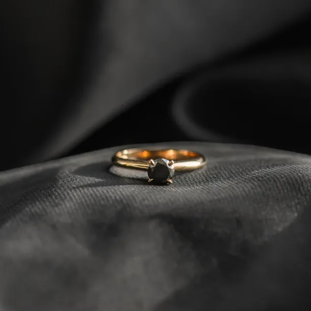 Engagement ring with black diamond FLORA Image