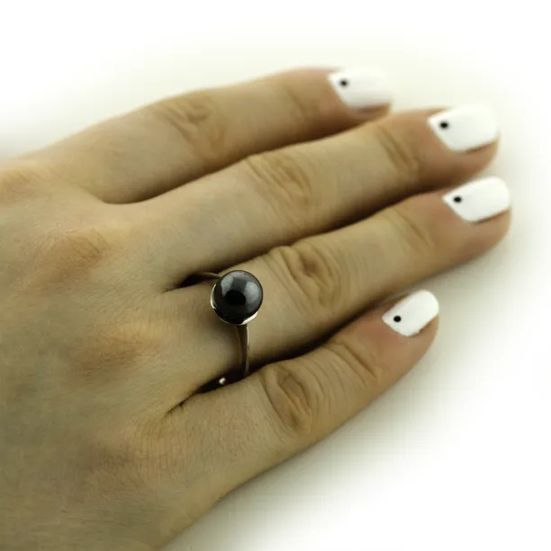 Gold ring with hematite - Fia Image