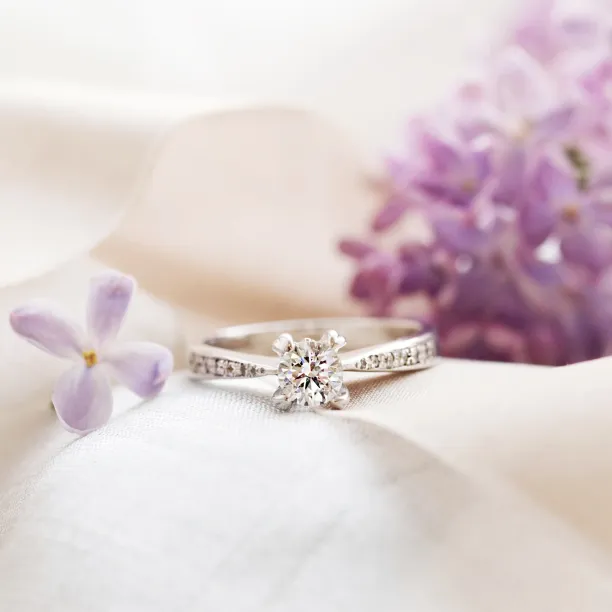 Gold ring with diamonds LOTE Image