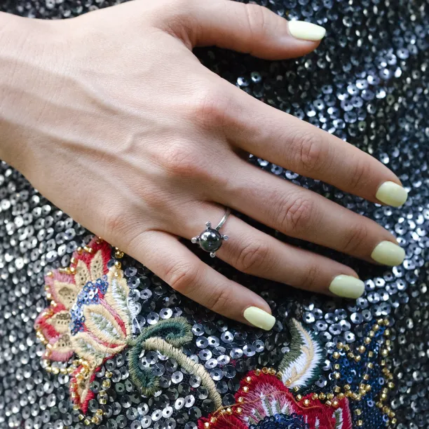 Ring with hematite and diamonds BURAS Image