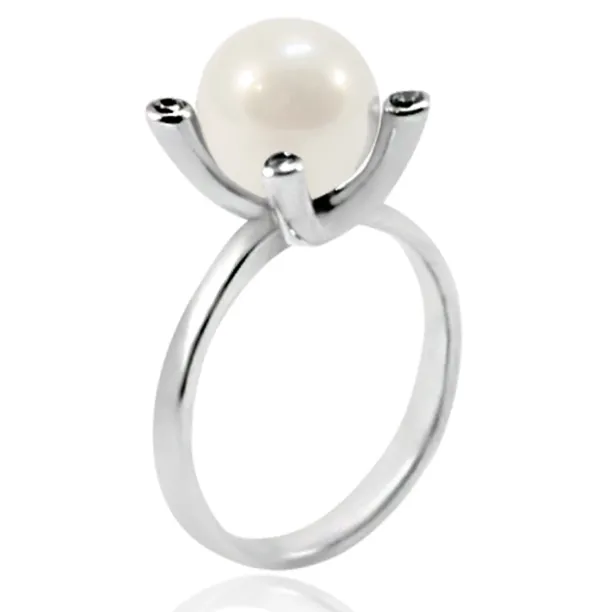 Pearl ring with diamonds ASTA Image
