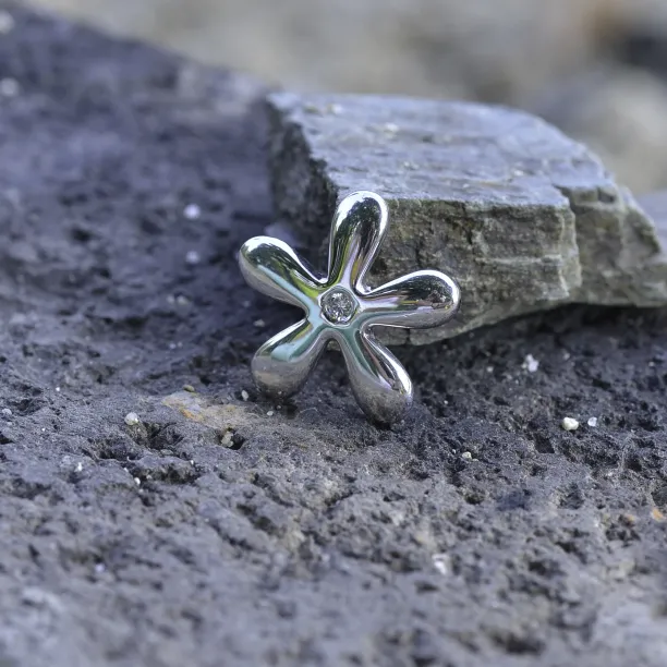 Original flowers sterling silver or gold ring with diamond ALVDAL Image