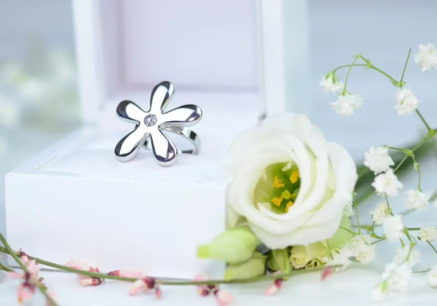 Original flowers sterling silver or gold ring with diamond ALVDAL Image