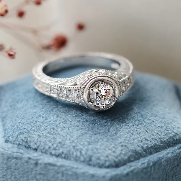 Vintage ring with diamonds 0.68ct OSLO Image