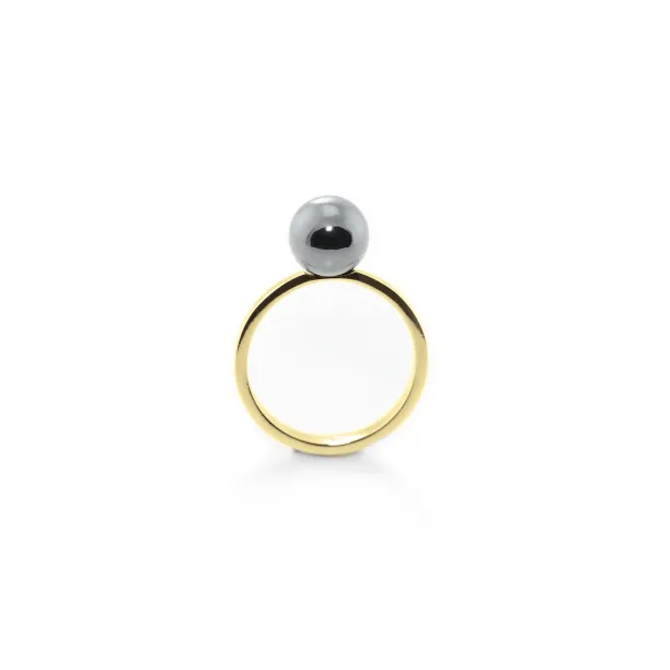 Minimalist ring with hematite RENA Image