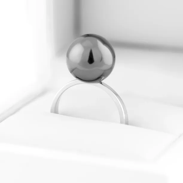 Minimalist ring with hematite RENA Image
