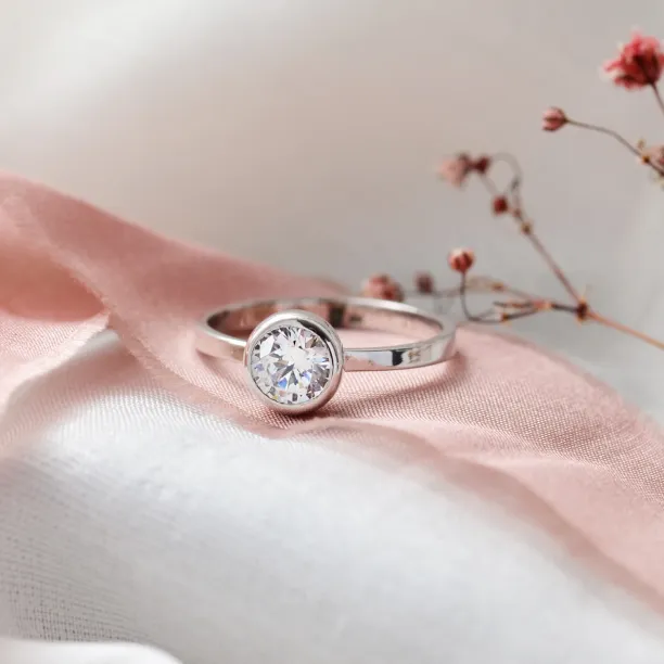 Engagement ring with moissanit ORELIA Image