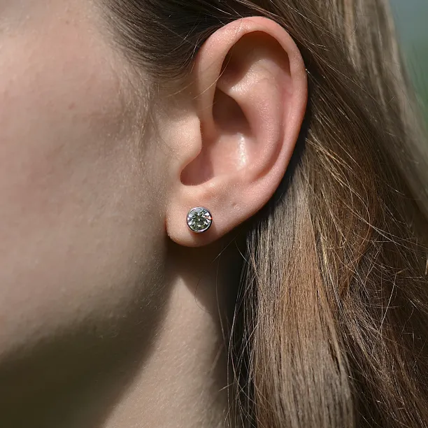 Simple Sterling Silver earring with Zircon KLOFTA Image