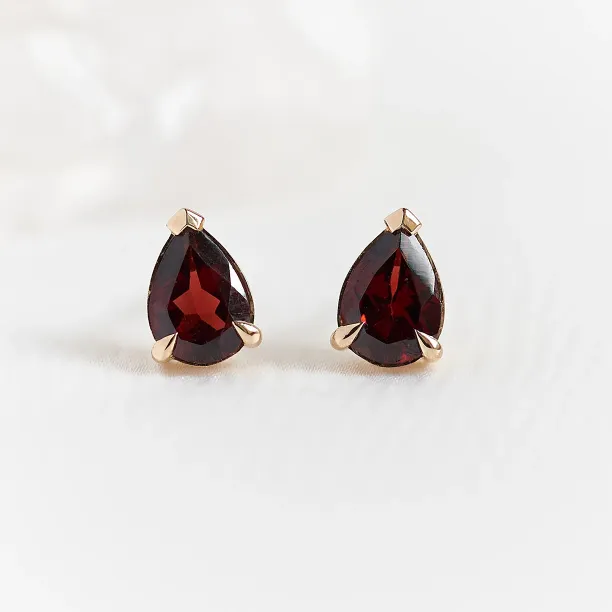 Elegant gold earrings with pear garnets CARLIE Image