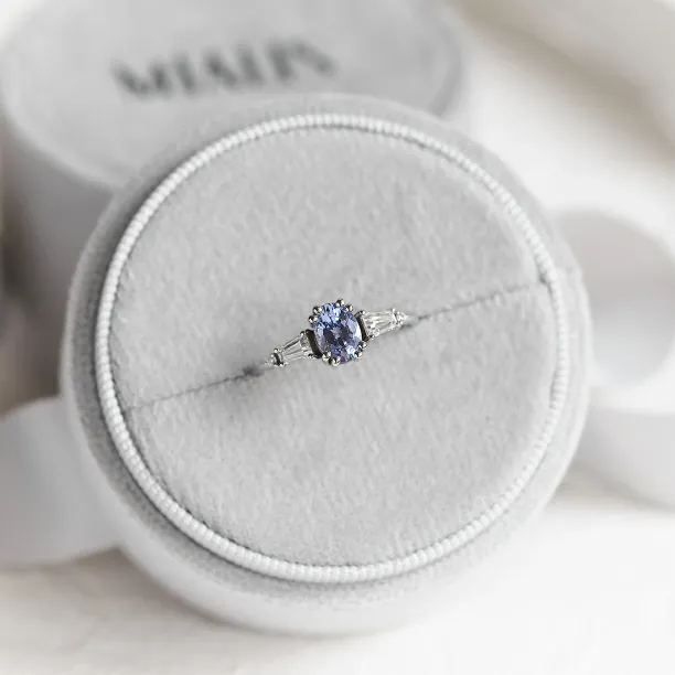 Gold ring with teal oval sapphire DIANA Image