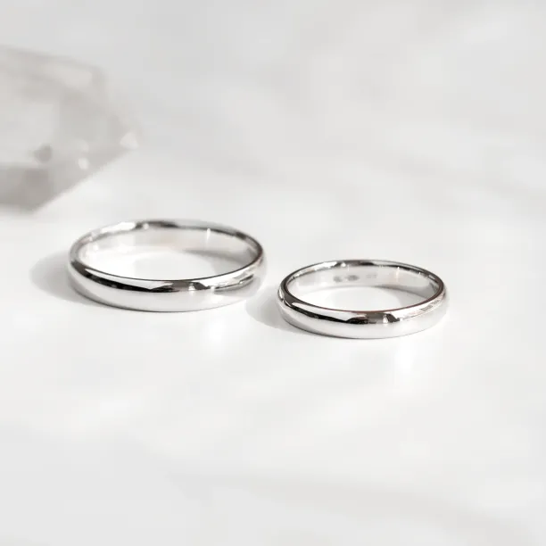 Solid wedding rings made of platinum YORK Image