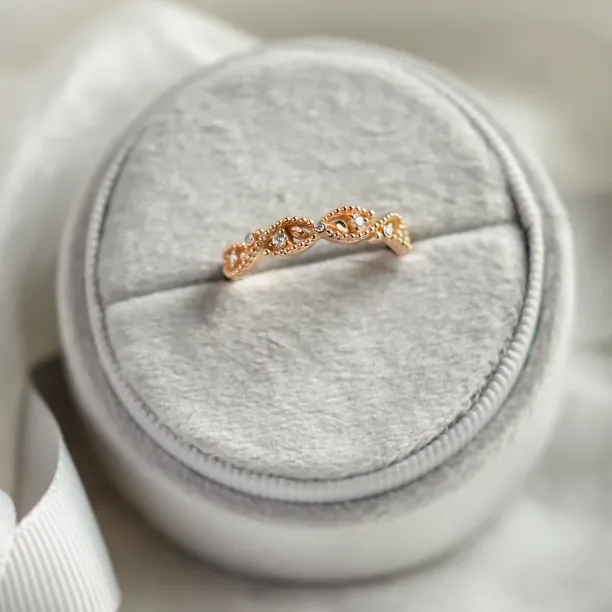 Twisted vintage gold ring with diamonds BRAID Image