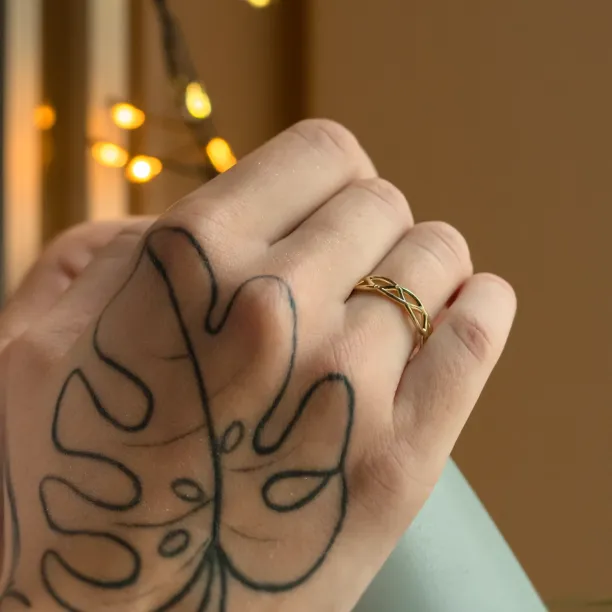 Gold diamond twisted ring ROMANCE Image