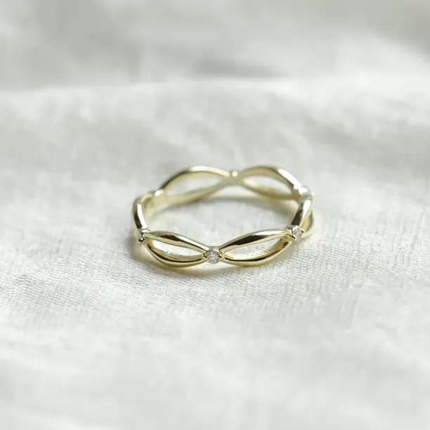 Gold diamond twisted ring ROMANCE Image