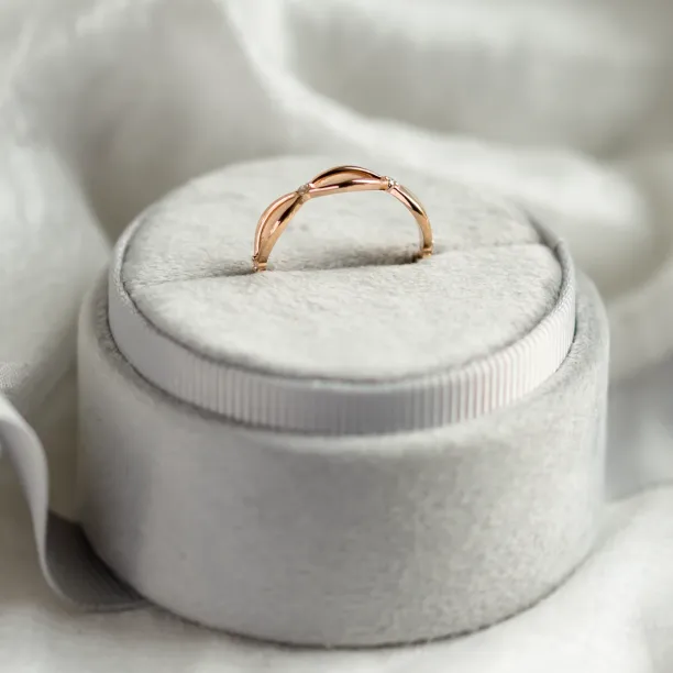 Gold diamond twisted ring ROMANCE Image