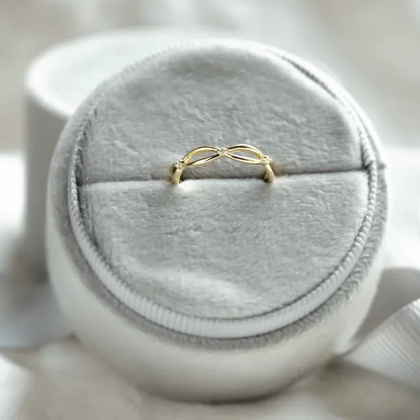 Gold diamond twisted ring ROMANCE Image