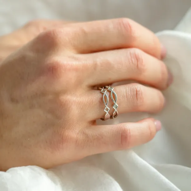 Gold celtic knot ring TARANIS Image