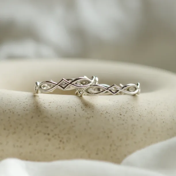 Gold celtic knot ring TARANIS Image