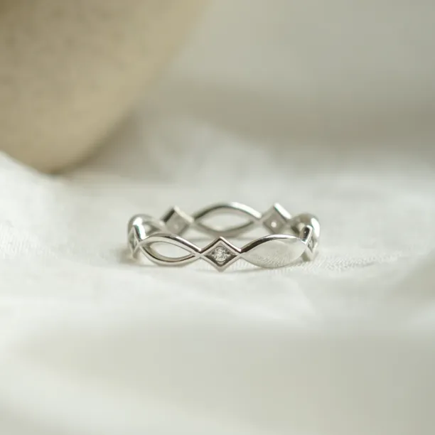 Gold celtic knot ring TARANIS Image