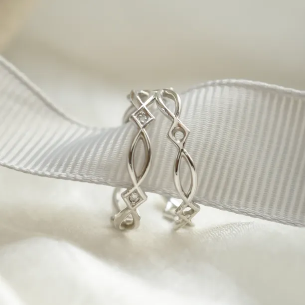 Gold celtic knot ring TARANIS Image